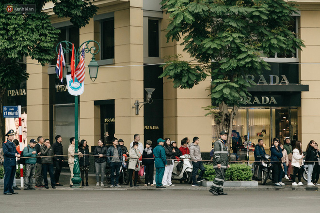 Hà Nội những ngày này, đi đâu cũng thấy niềm háo hức và rộn rã của một điểm đến hoà bình”-8