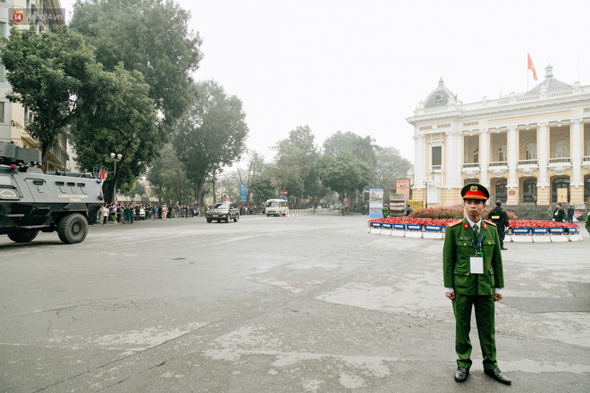 Hà Nội những ngày này, đi đâu cũng thấy niềm háo hức và rộn rã của một điểm đến hoà bình”-9