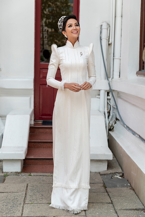 HHen Niê diện áo dài trắng thanh lịch quảng bá quốc tế trong lễ hội áo dài-2