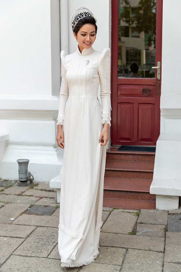 HHen Niê diện áo dài trắng thanh lịch quảng bá quốc tế trong lễ hội áo dài-4