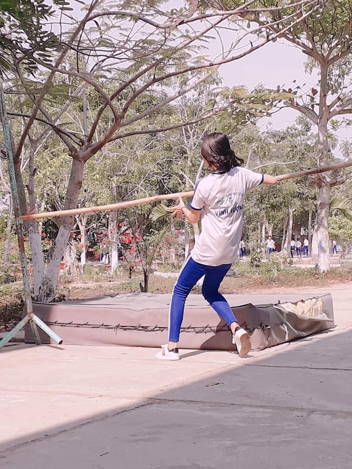 Những hình ảnh cười ra nước mắt của các con dân sợ Thể dục: Cả thanh xuân chỉ dùng để... nhảy xà-3