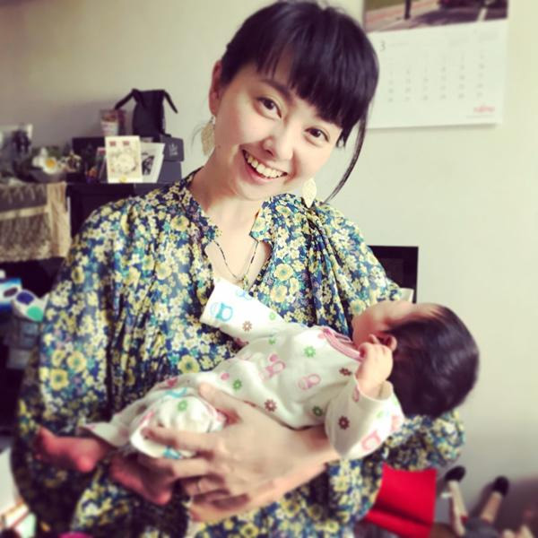 Vừa đẻ xong, nữ diễn viên gây choáng khi mang ngay nhau thai đi nấu cho chồng con ăn-1