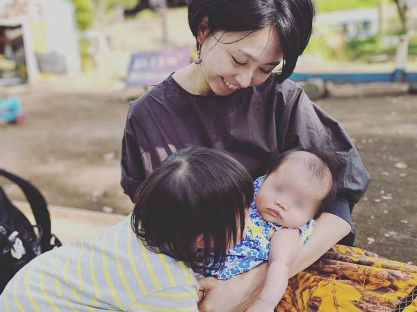 Vừa đẻ xong, nữ diễn viên gây choáng khi mang ngay nhau thai đi nấu cho chồng con ăn-3