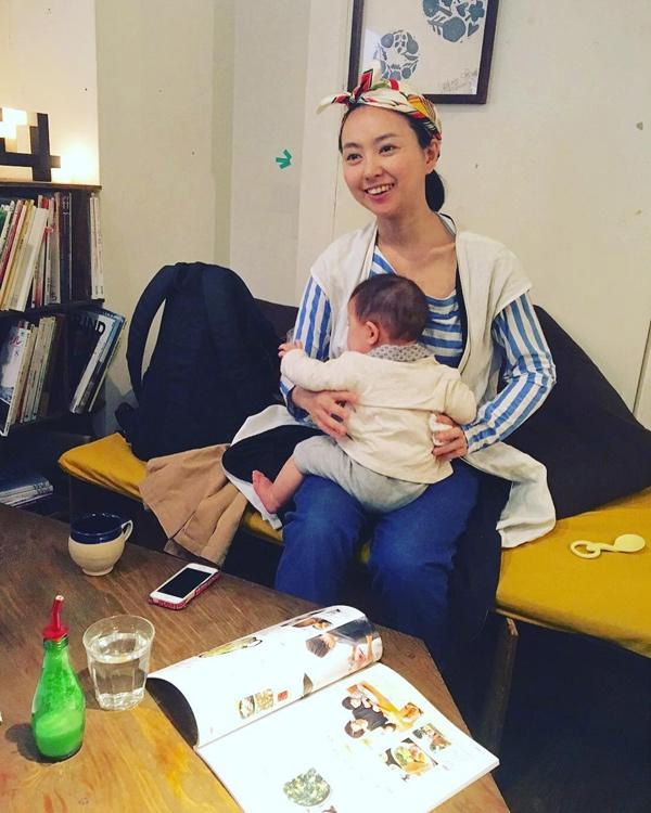 Vừa đẻ xong, nữ diễn viên gây choáng khi mang ngay nhau thai đi nấu cho chồng con ăn-4