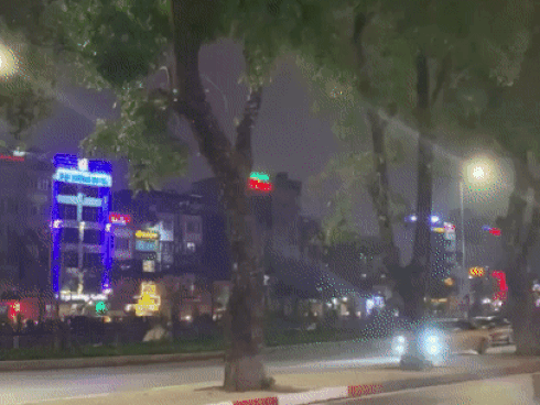 Clip chiếc xe taxi chạy lạc vào đoàn xe ưu tiên phục vụ Hội nghị thượng đỉnh Mỹ - Triều gây xôn xao