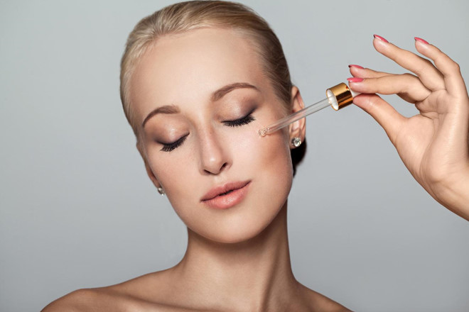 Khuôn mặt trong mịn như sương với 4 cách sử dụng dầu dưỡng da hiệu quả-1