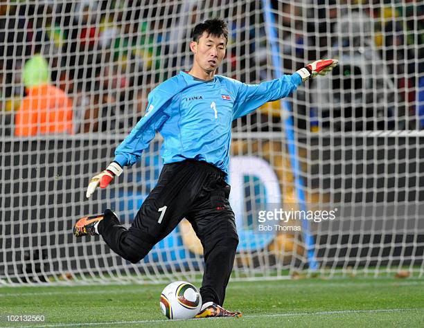 Từng dự World Cup, nhưng Triều Tiên lại được fan Việt nhớ đến vì một thủ môn kỳ quặc-2