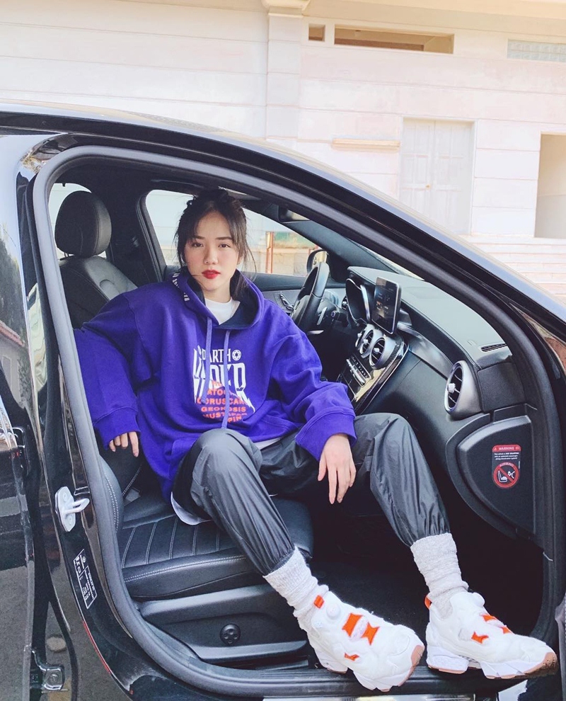 Khoe street style mà Thúy Vi ăn mặc mát mẻ như đi biển, Đức Phúc trưng đồ hiệu mà như diện túi nilon đựng rác-8