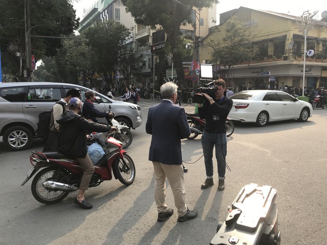 Độc đáo những trường quay siêu thực của phóng viên quốc tế tại kì thượng đỉnh Mỹ-Triều-9