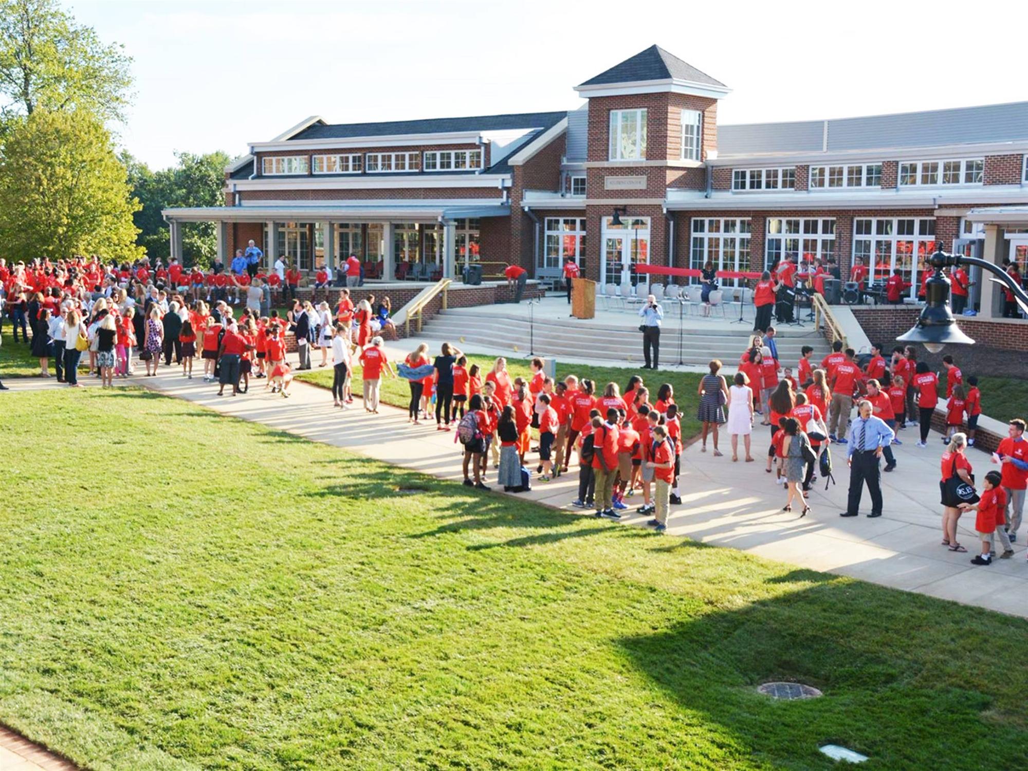 Trường học của con trai út Tổng thống Trump có gì đặc biệt?-2