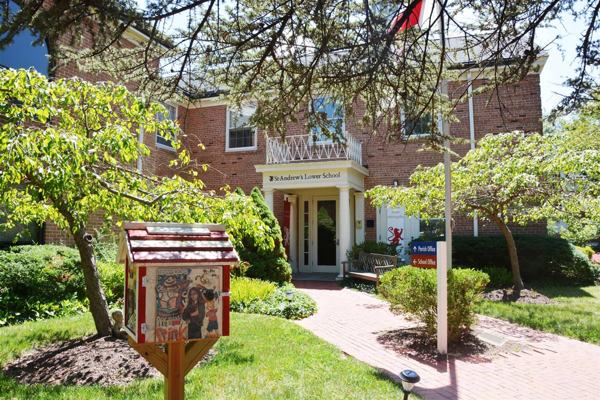 Trường học của con trai út Tổng thống Trump có gì đặc biệt?-3