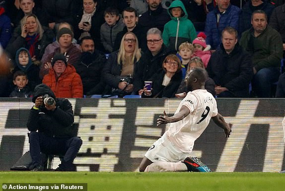 HLV Solskjaer lập kỳ tích chưa từng có trong lịch sử MU-2