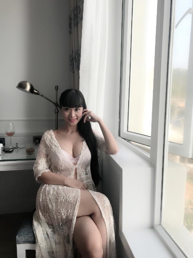 Nữ ca sĩ vẽ body painting sexy, lấy chồng hơn 8 tuổi giờ ra sao?-12