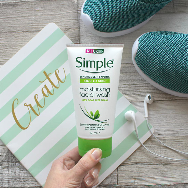 Hỏi các bác sĩ da liễu thì 10/10 sẽ khuyên bạn dùng sữa rửa mặt dịu nhẹ, và đây là 5 sản phẩm cực đáng lưu tâm-3