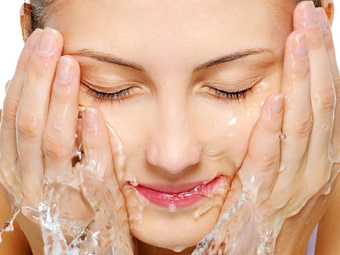 5 loại sữa rửa mặt giá bình dân, làm sạch hiệu quả cực kỳ cho mùa hè này-8