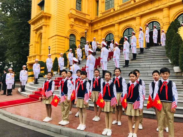 Ngôi trường có 100 học sinh đón Tổng thống Donald Trump-3