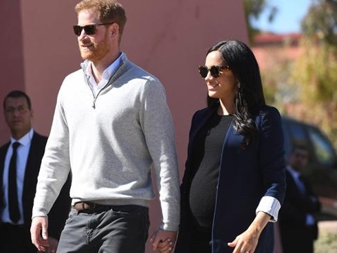 Xuất hiện clip Hoàng tử Harry mất bình tĩnh, nổi khùng bên cạnh vợ bầu Meghan vì lý do này-2