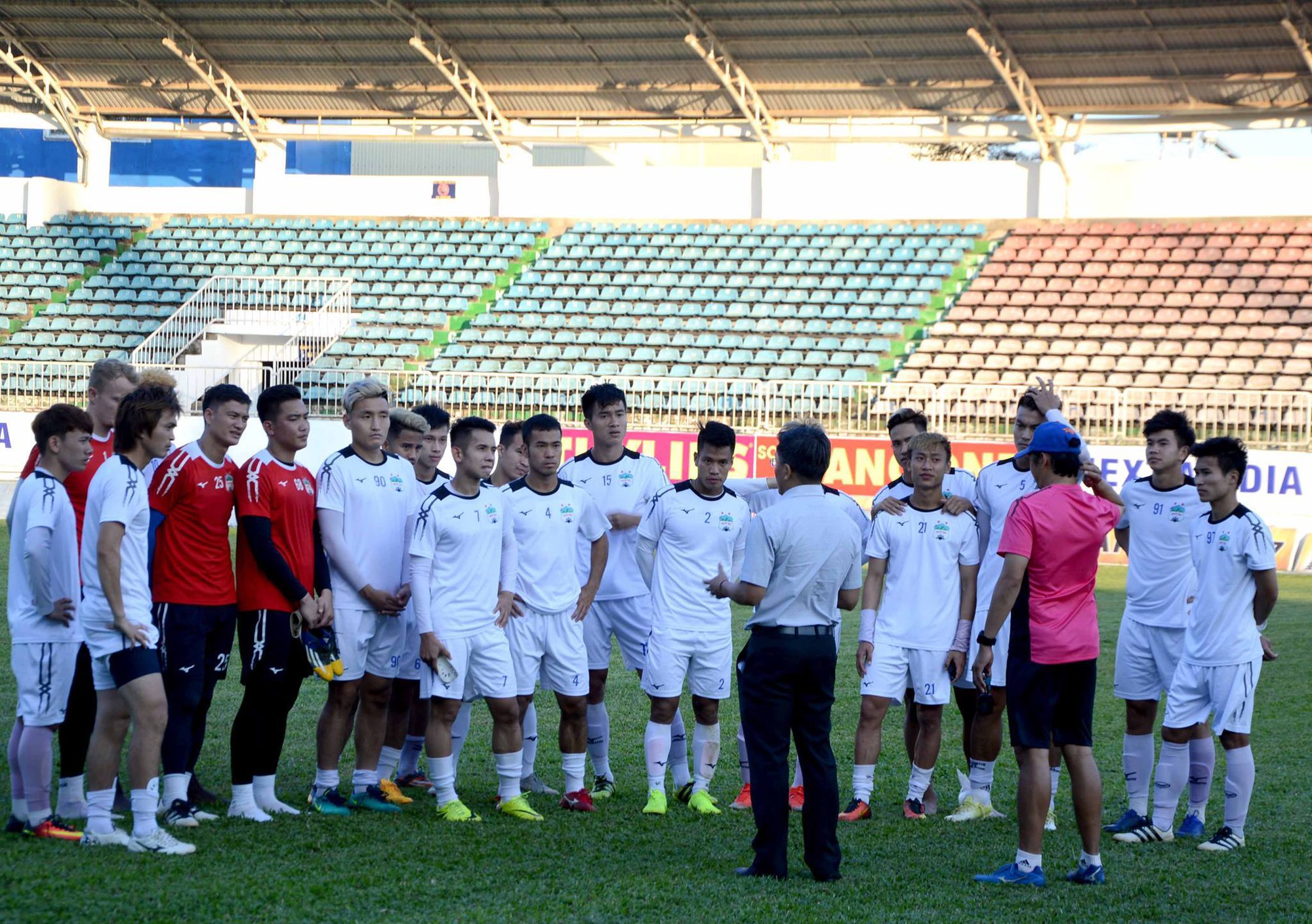 Thầy Park dự khán, Minh Vương quyết giành chiến thắng trong trận đấu đầu tiên trên sân nhà V.League 2019-1