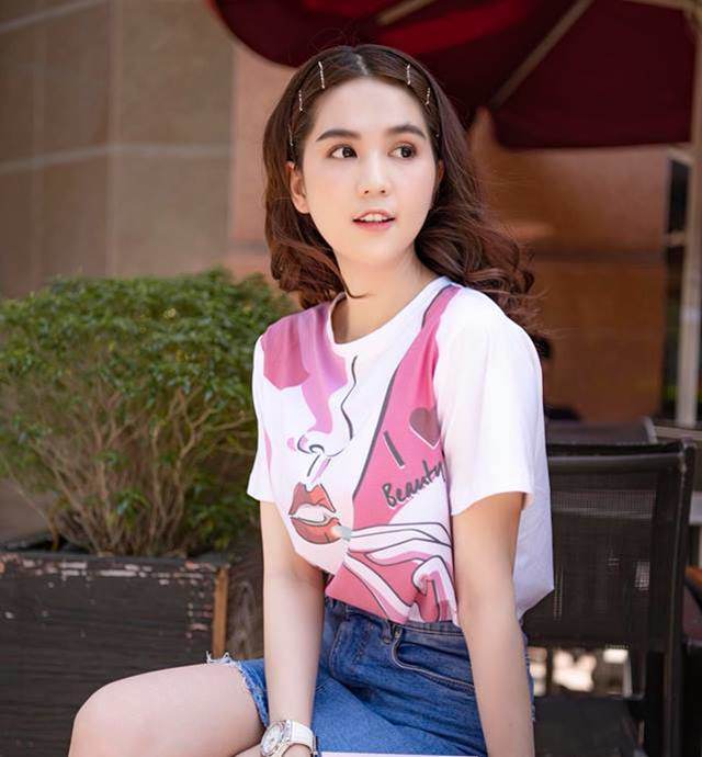 Chán váy áo hở bạo, Ngọc Trinh diện lại đồ cũ tone màu cẩm hường vẫn đẹp ngất ngây-11