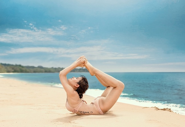 Top hình xăm ở vị trí độc nhất showbiz Việt từng bị lộ khi mặc đồ bơi-4