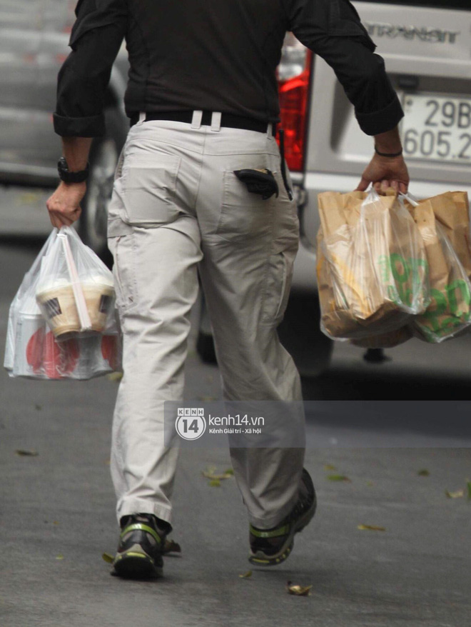 Mật vụ Mỹ tay xách nách mang đồ ăn nhanh, nước ngọt và cà phê... để các đồng nghiệp tranh thủ ăn trưa-4