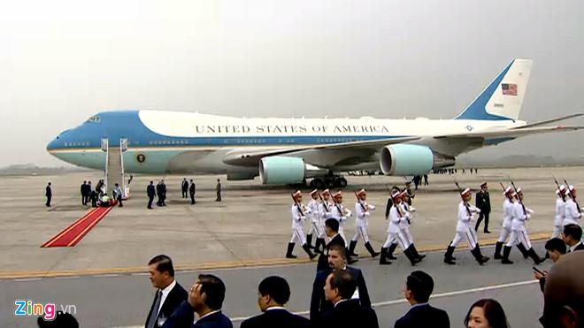 Tổng thống Trump lên Air Force One rời Nội Bài-8