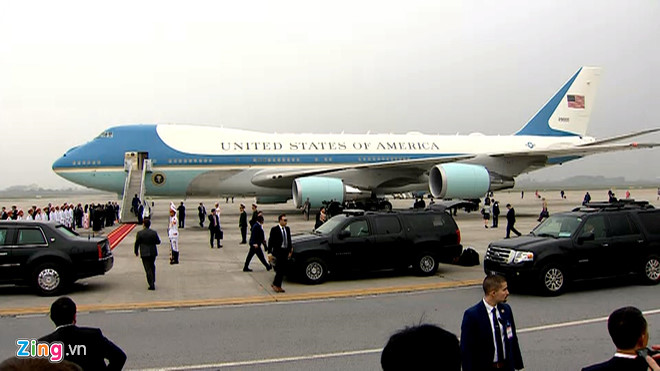 Tổng thống Trump lên Air Force One rời Nội Bài-6