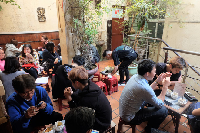 Chủ cafe Giảng: Khách đông khủng khiếp, không tính nổi bán bao nhiêu cốc đợt thượng đỉnh-3
