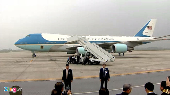 Tổng thống Trump lên Air Force One rời Nội Bài-4