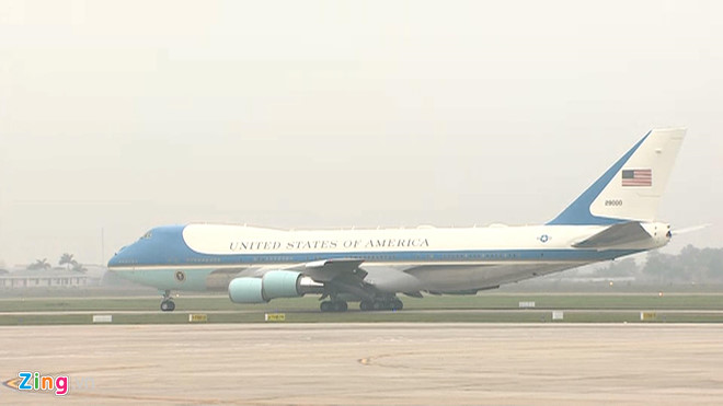 Tổng thống Trump lên Air Force One rời Nội Bài-2