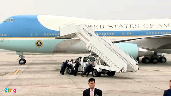 Tổng thống Trump lên Air Force One rời Nội Bài-5