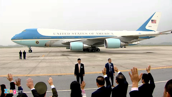 Tổng thống Trump lên Air Force One rời Nội Bài-3