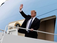 Tổng thống Trump lên Air Force One rời Nội Bài