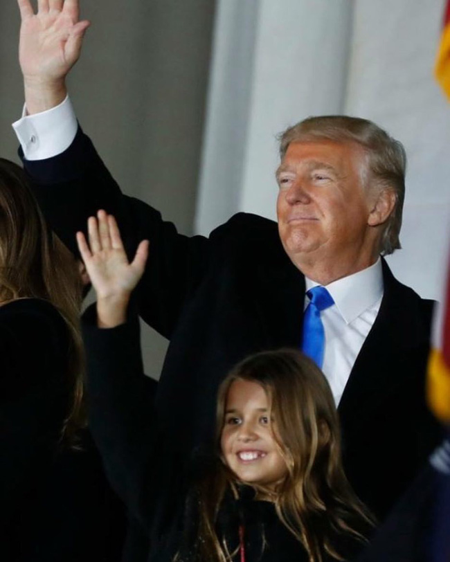 Sau quý tử út, đến lượt dàn cháu xinh như thiên thần của Tổng thống Trump gây sốt, nổi trội nhất là 3 đứa trẻ bên ngoại-2