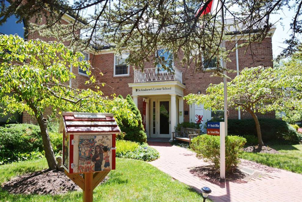 Cuộc sống đi lùi để quay lại vạch đích của con trai út Tổng thống Trump: Đến trường học cũng sang chảnh bậc nhất nước Mỹ-7