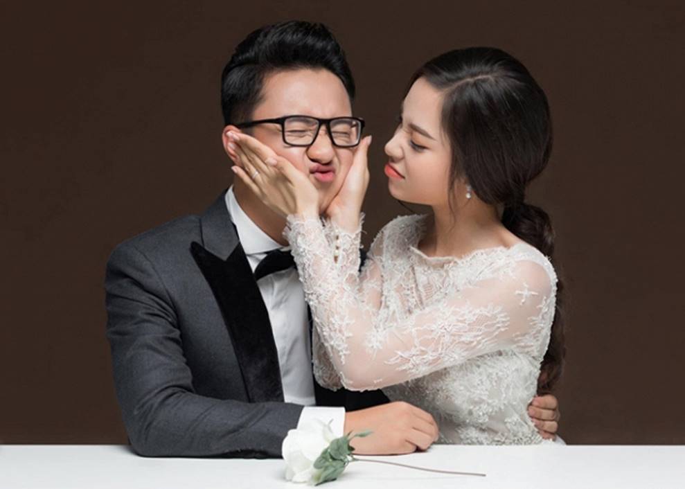 MC Cà phê sáng Dương Sơn Lâm tung ảnh cưới ngọt ngào với vợ 9X-5