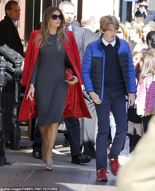 Cậu út” nhà Tổng thống Donald Trump: Vẻ ngoài sáng láng như tài tử, gu thời trang chỉn chu lịch lãm ngay từ khi còn nhỏ xíu-12