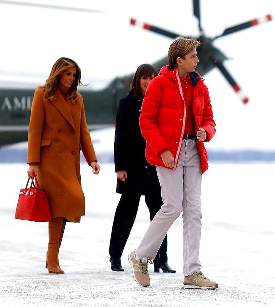 Cậu út” nhà Tổng thống Donald Trump: Vẻ ngoài sáng láng như tài tử, gu thời trang chỉn chu lịch lãm ngay từ khi còn nhỏ xíu-13