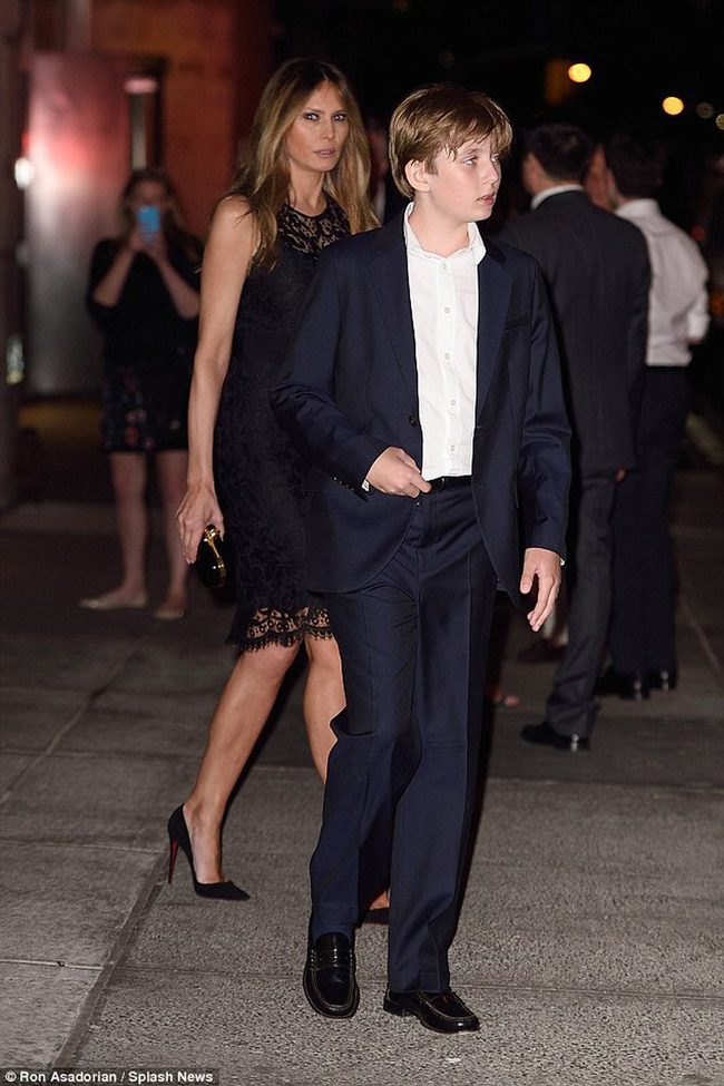 Cậu út” nhà Tổng thống Donald Trump: Vẻ ngoài sáng láng như tài tử, gu thời trang chỉn chu lịch lãm ngay từ khi còn nhỏ xíu-9