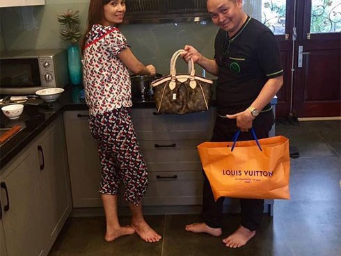 Nhà toàn nội thất cổ kính, nhưng Xuân Hinh là
