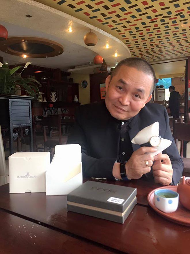 Nhà toàn nội thất cổ kính, nhưng Xuân Hinh là tay chơi hàng hiệu khét tiếng-8