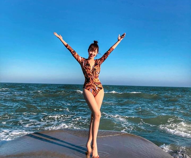 Chưa tới hè, loạt mỹ nữ Việt đã diện bikini khoe đường cong hút mắt-12