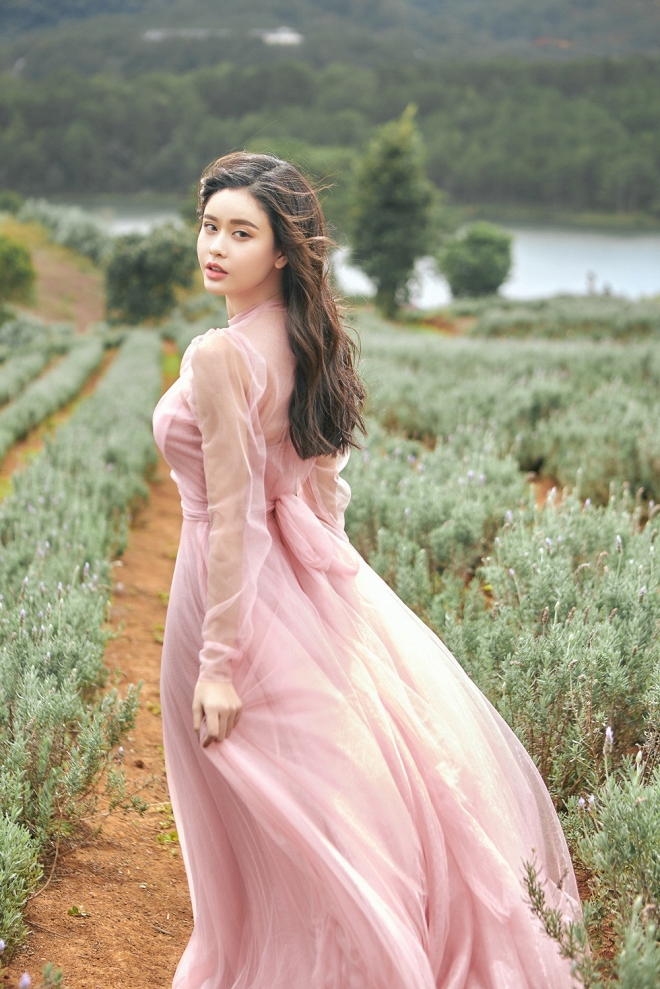 Mẹ một con Trương Quỳnh Anh đẹp nhẹ nhàng, mong manh tựa sương khói-1