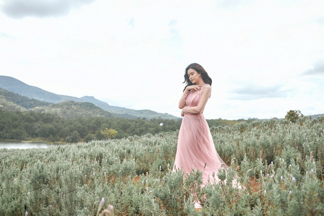 Mẹ một con Trương Quỳnh Anh đẹp nhẹ nhàng, mong manh tựa sương khói-2