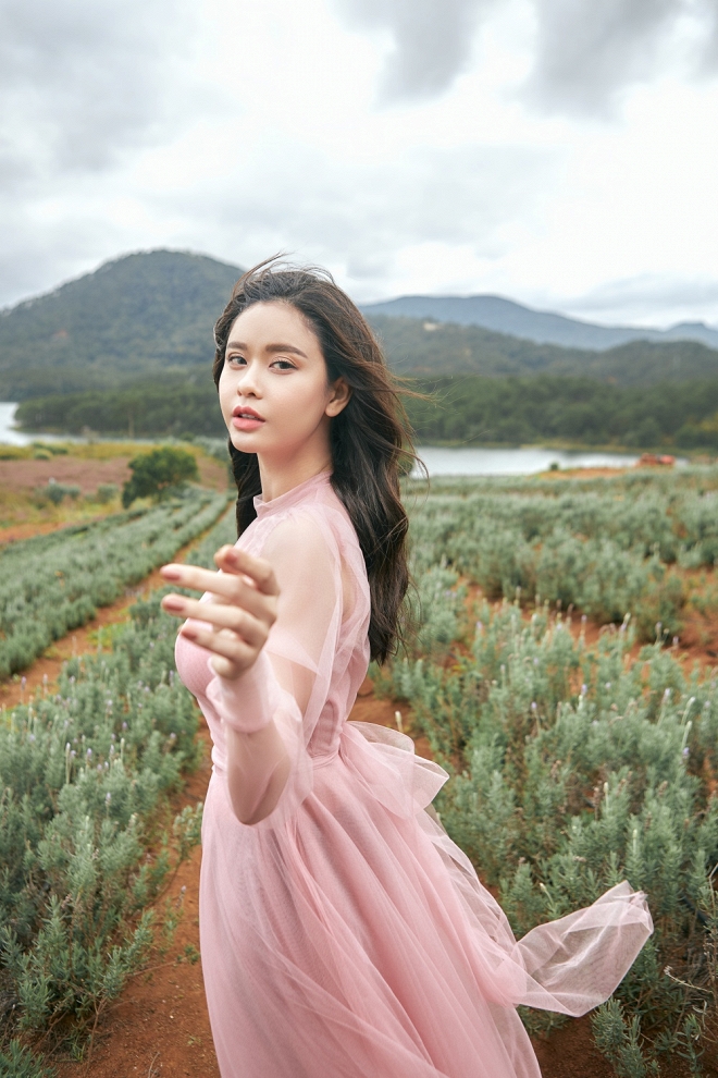 Mẹ một con Trương Quỳnh Anh đẹp nhẹ nhàng, mong manh tựa sương khói-3