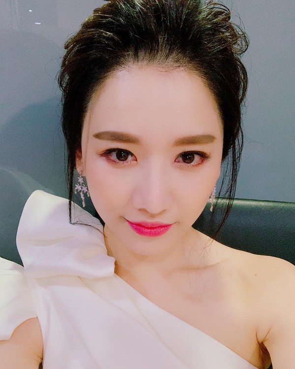 Bình Minh dính nghi án thẩm mỹ vì gương mặt lạ lẫm - Hari Won họa lông mày sai quá sai-4