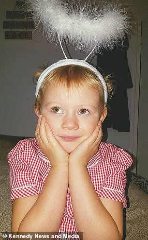 Thêm một đứa trẻ 7 tuổi đập đầu vào tường để tìm đến cái chết vì bị ám ảnh bởi quái vật kinh dị Momo trên Youtube Kids-1