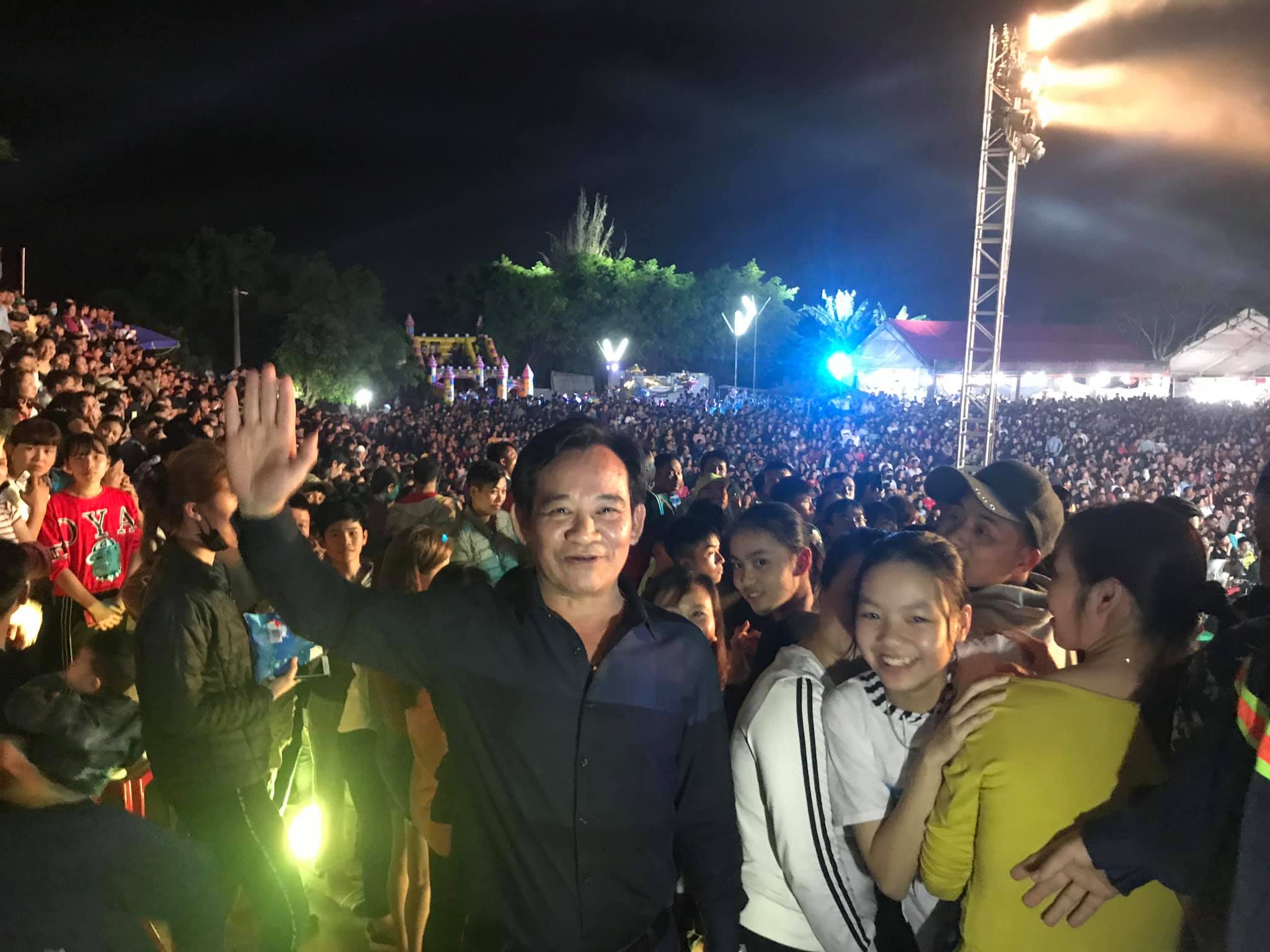 3 vạn dân Hải Phòng kéo tới xem, công an áp tải Quang Tèo đi bộ cả cây số-1