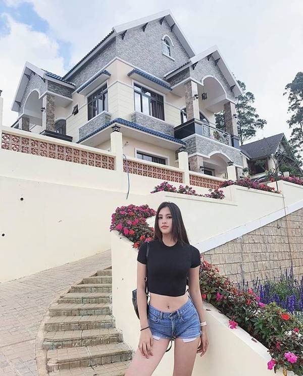 Hoa hậu Tiểu Vy khoe eo thon, dáng nuột khiến fan không ngừng xuýt xoa-3