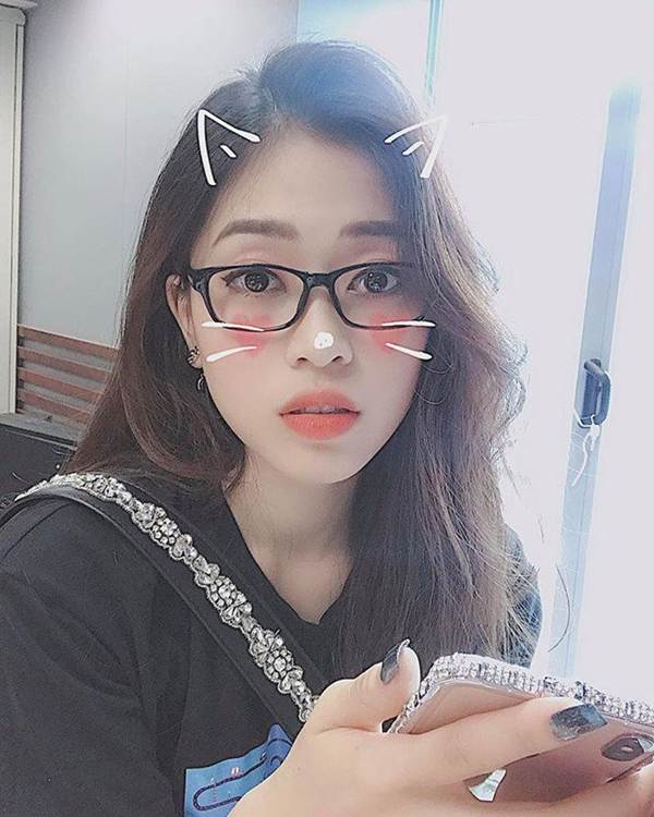 Hoa hậu Tiểu Vy khoe eo thon, dáng nuột khiến fan không ngừng xuýt xoa-4